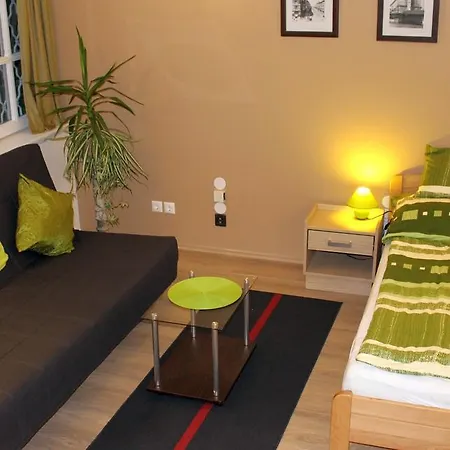 Patricia With Garden 아파트 *