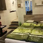 Patricia With Garden Apartment Budapest