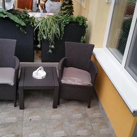 Patricia With Garden Appartement
