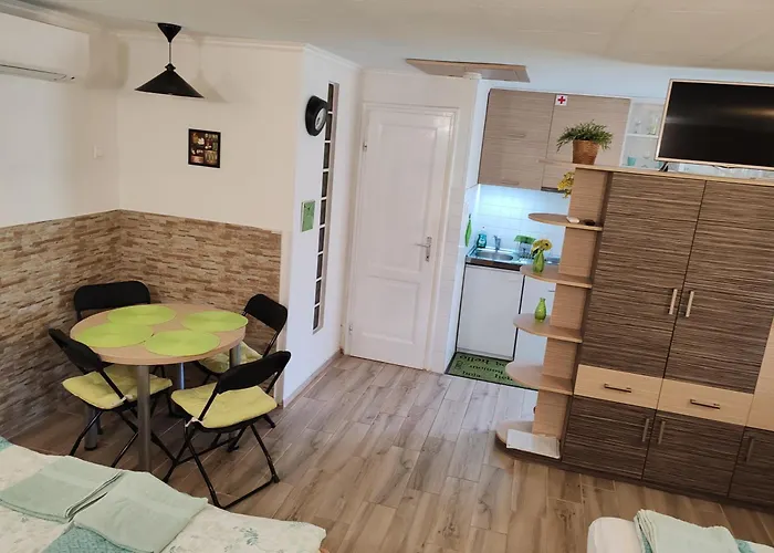 Апартаменты Patricia With Garden *