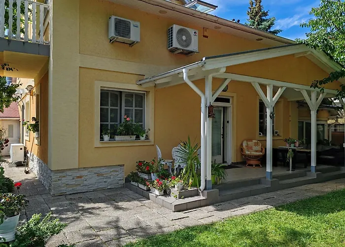Patricia With Garden Apartment Budapest
