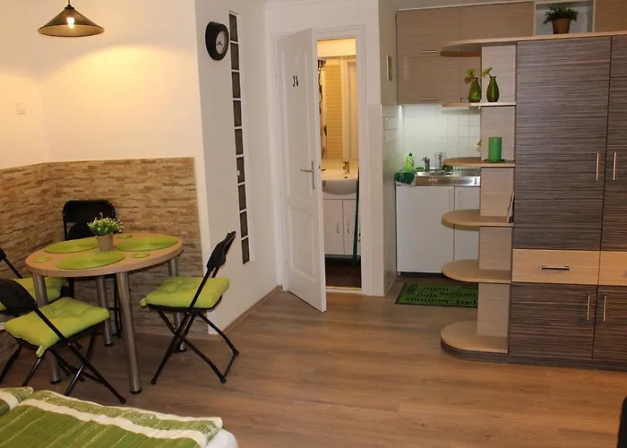 Patricia With Garden Apartment Budapest